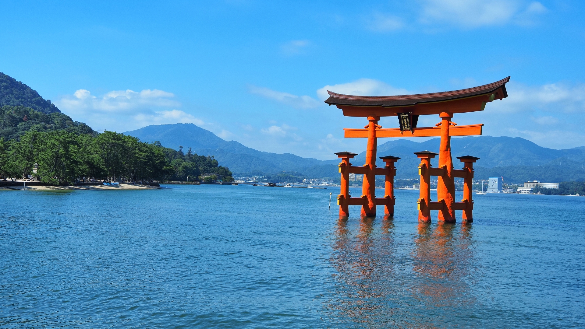Itsukushima Shrine: The Floating Torii Gate That Defines Sacred Beauty in Japan