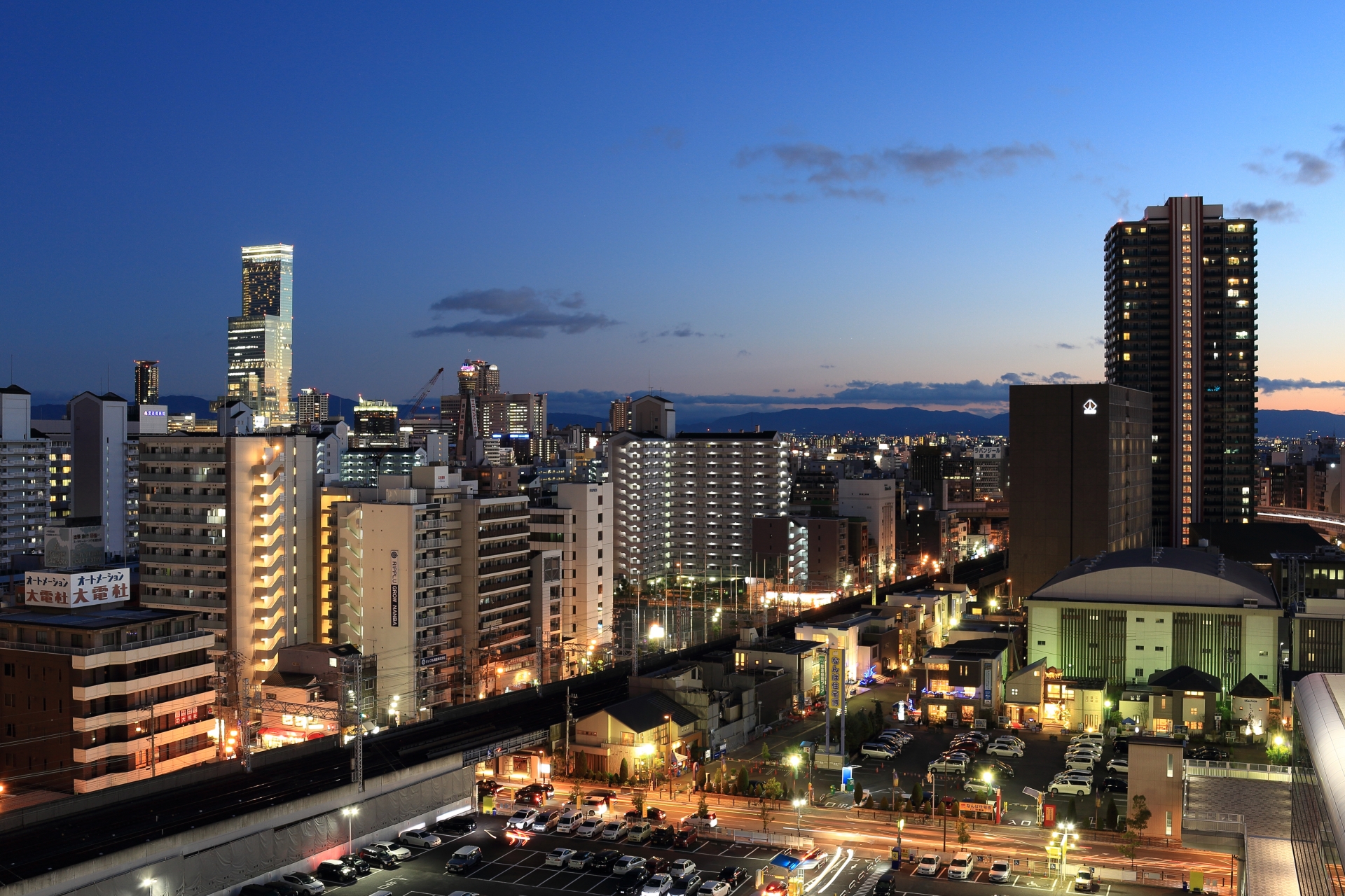 Namb Parks: A Hidden Urban Oasis with Rooftop Gardens Above Osaka's Shopping Paradise