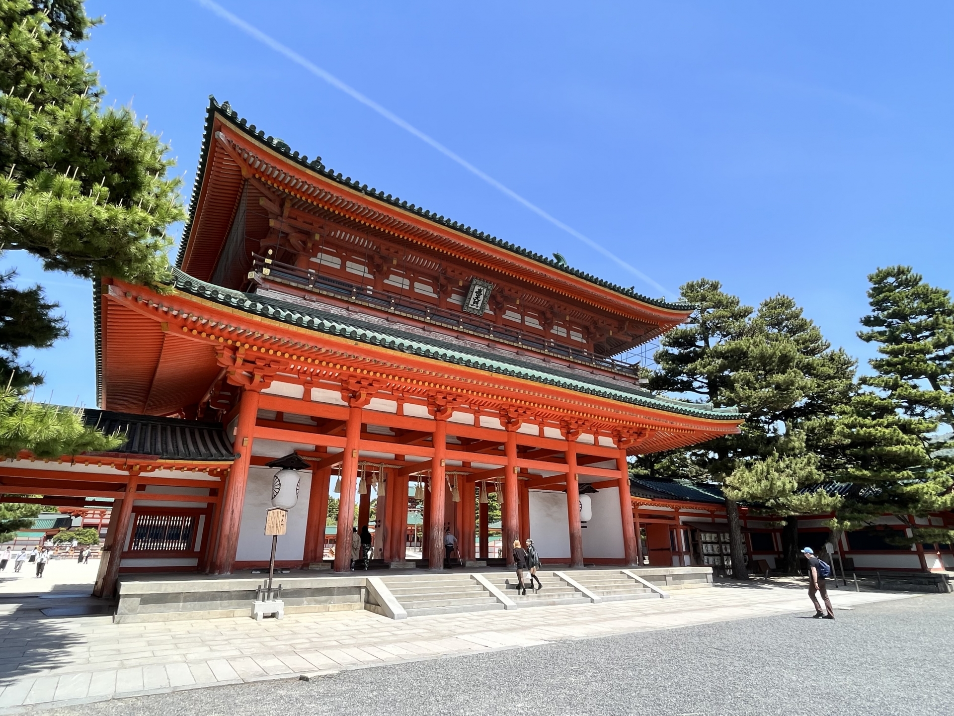 Heian Shrine: Kyoto's Majestic Time Portal with Stunning Vermillion Gates & Secret Garden Oasis