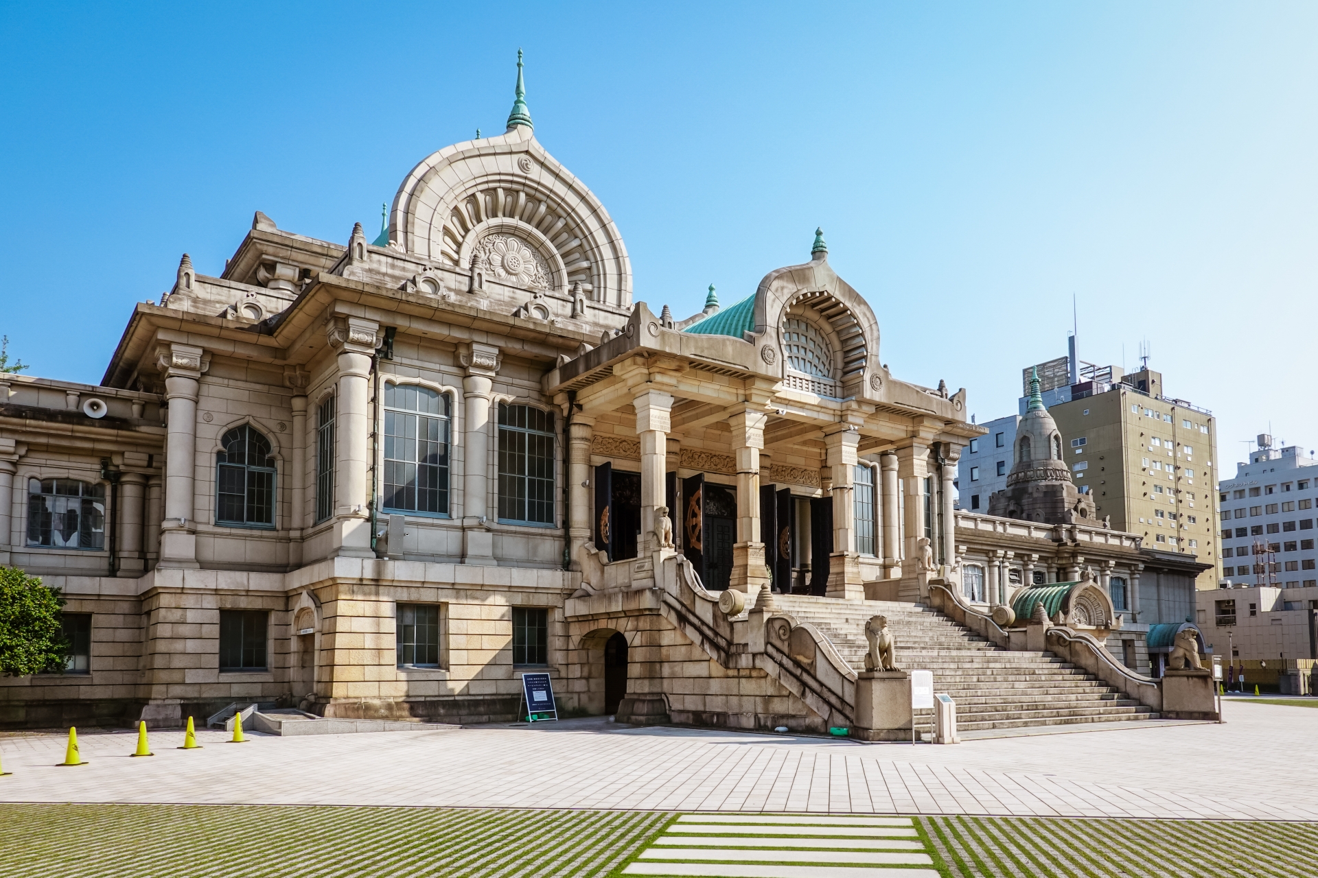 Tsukiji Honganji Temple: A Stunning Indian-Style Architectural Gem in the Heart of Tokyo
