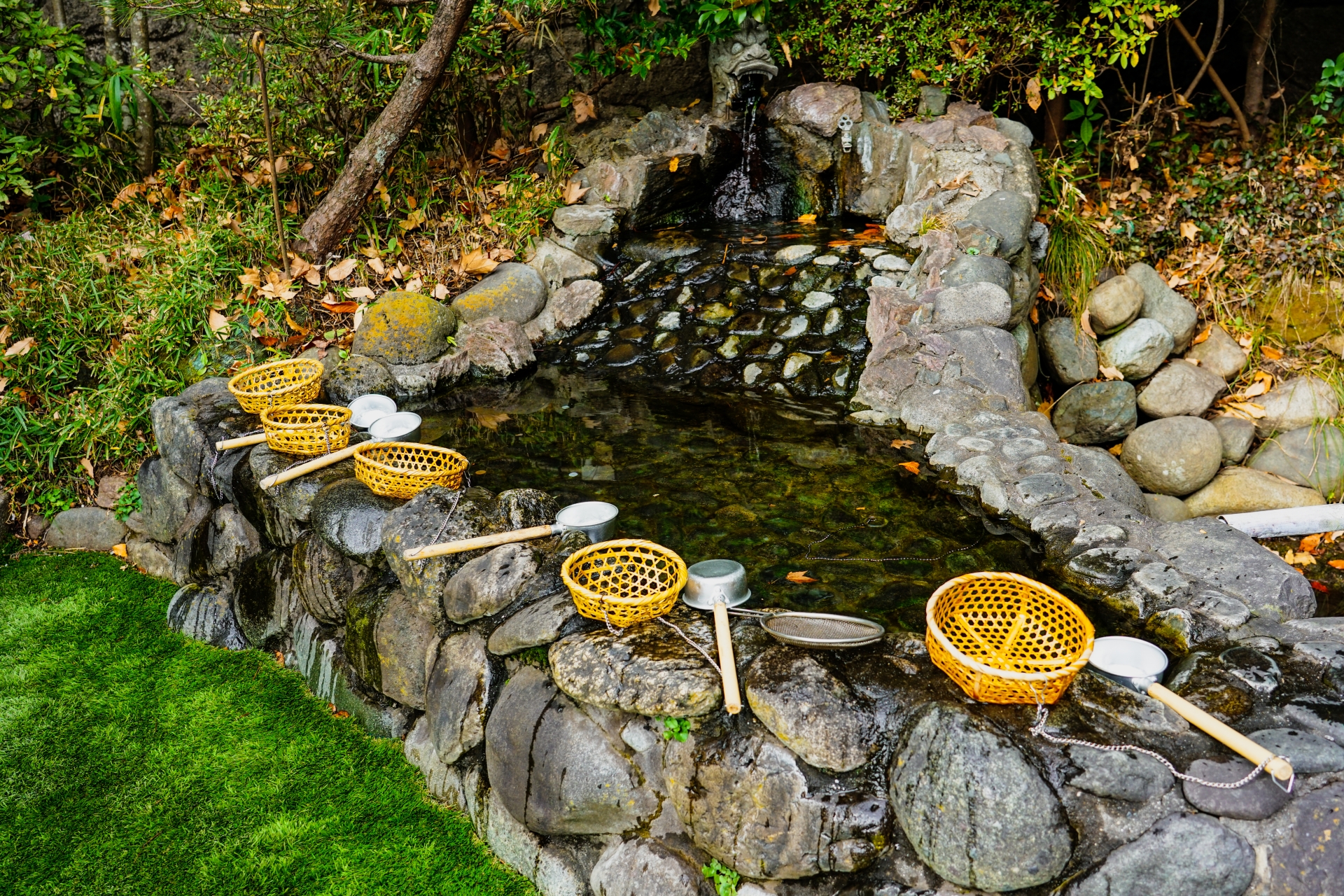 Zeniarai Benzaiten: A Hidden Money-Washing Cave Where Fortune Multiplies