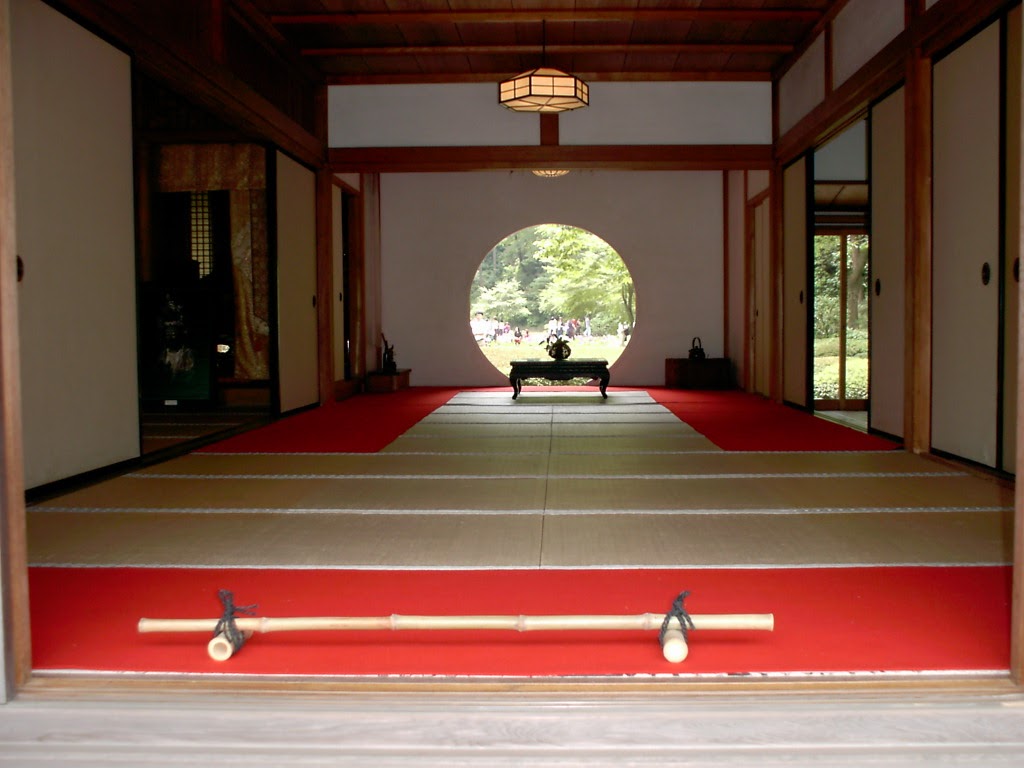 Meigetsu-in Temple: Kamakura's Secret Blue Hydrangea Paradise with an Iconic Round Window