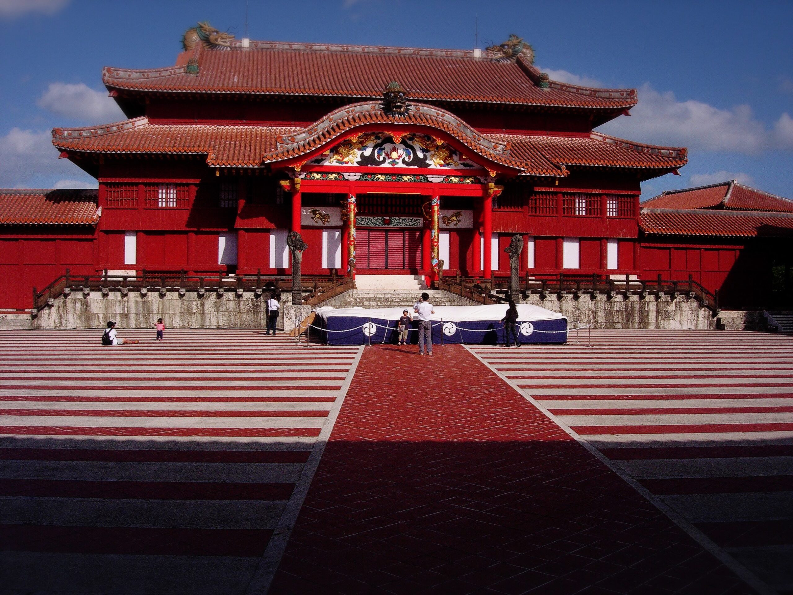 Shuri Castle: Witness Okinawa's Living History & Spectacular Reconstruction in Progress